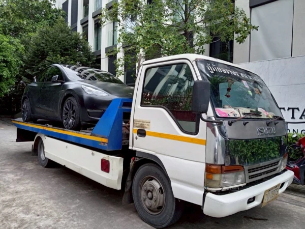 Tesla Model 3 @ตลิ่งชัน กรุงเทพ