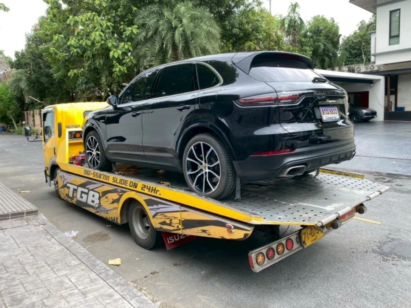 Porsche Cayenne @สะพานสูง กรุงเทพ
