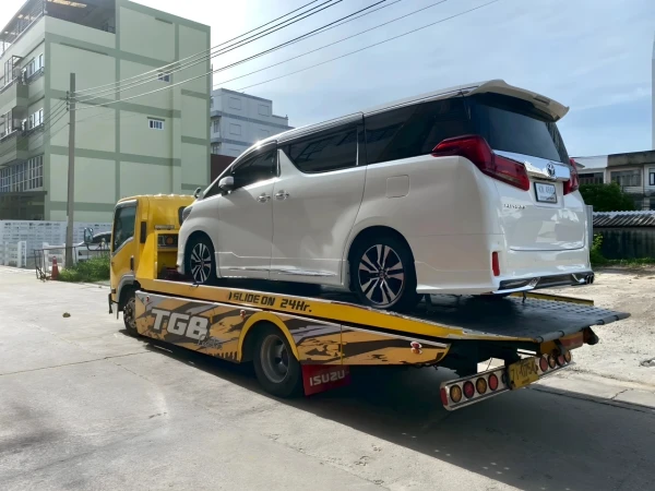 Toyota Alphard @เมืองชลบุรี ชลบุรี