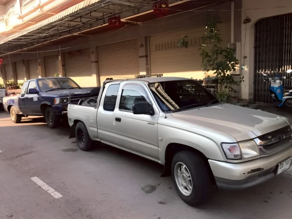 Toyota Hilux Mighty-X @ลาดกระบัง กรุงเทพ